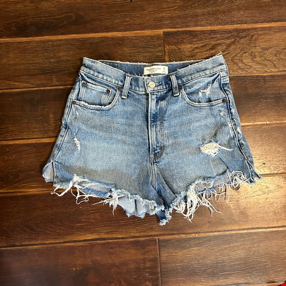 Abercrombie The Cutoff Short - High Rise - Picture 1 of 3